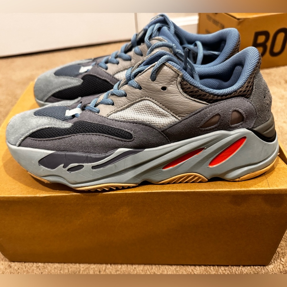 Adidas 700 Boost